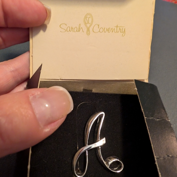 NIB Sarah Coventry Cursive "A" Brooch - Picture 3 of 6